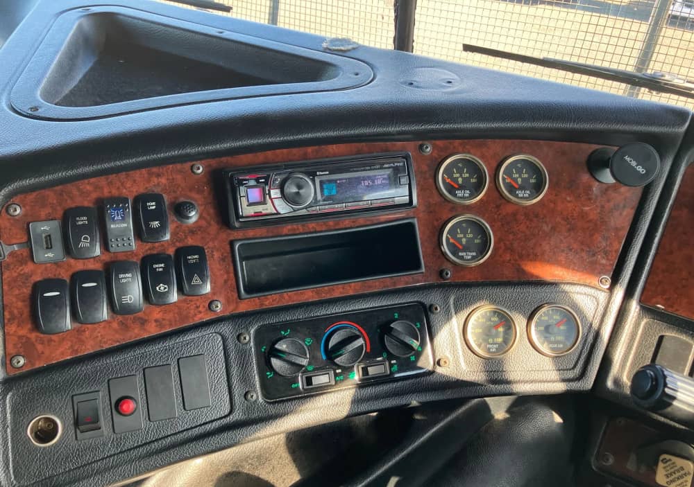 **Wrecking** 2015 Kenworth C509 - Image 16