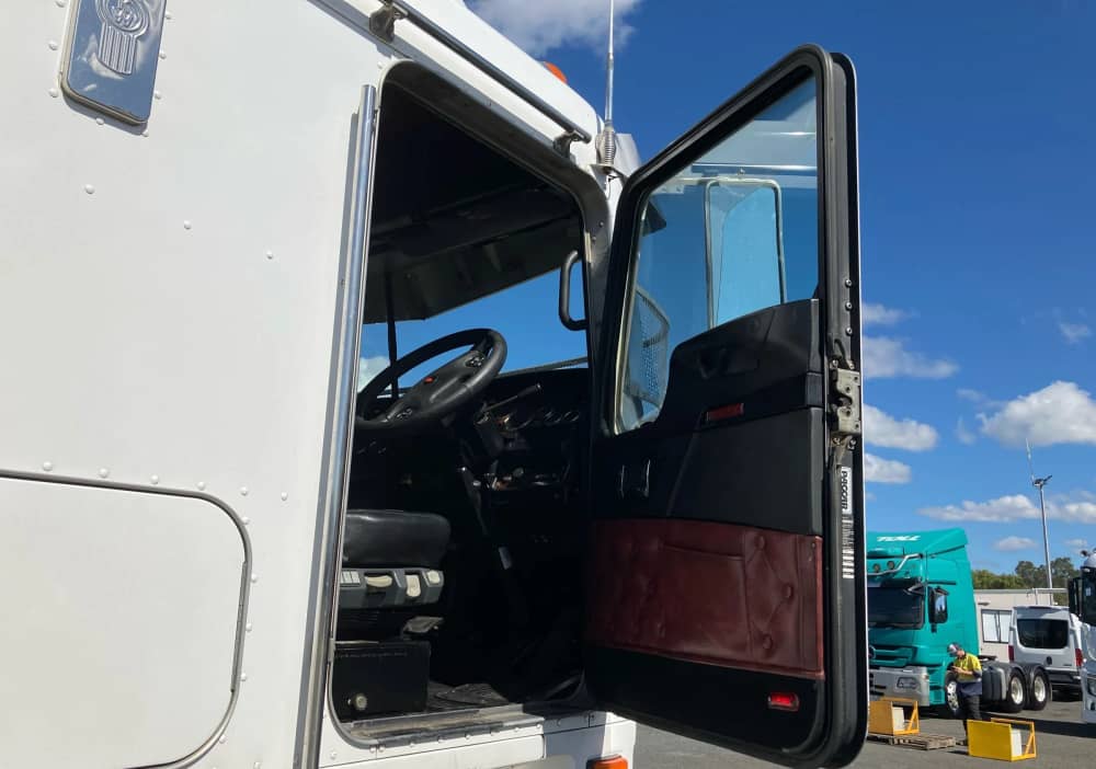 **Wrecking** 2015 Kenworth C509 - Image 10