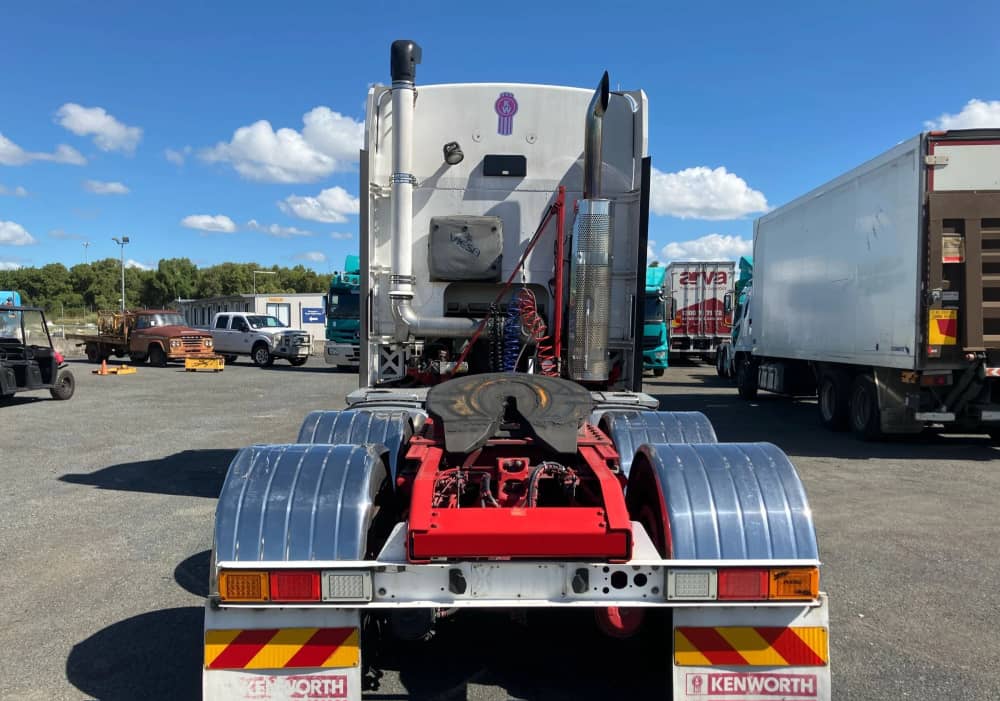 **Wrecking** 2015 Kenworth C509 - Image 6