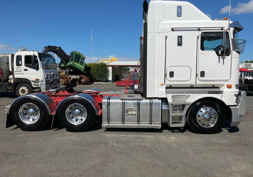 **Wrecking** 2015 Kenworth C509 - Image 9