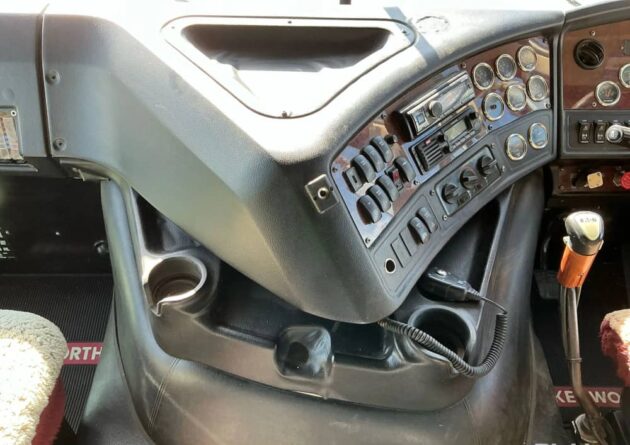 *Wrecking** 2014 Kenworth K200 Series - Image 26