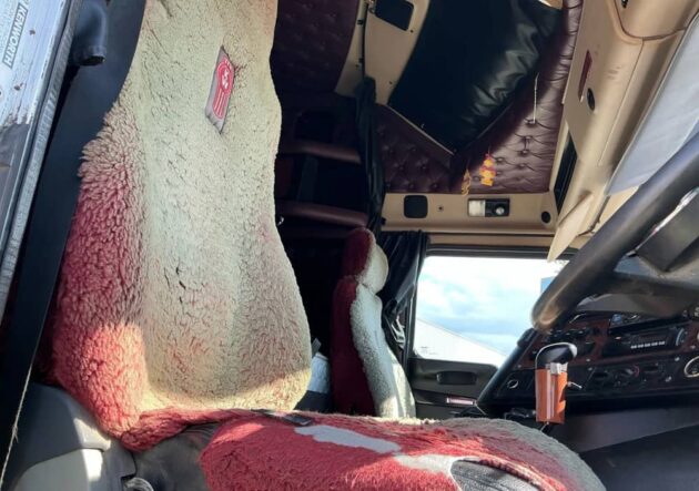 *Wrecking** 2014 Kenworth K200 Series - Image 21