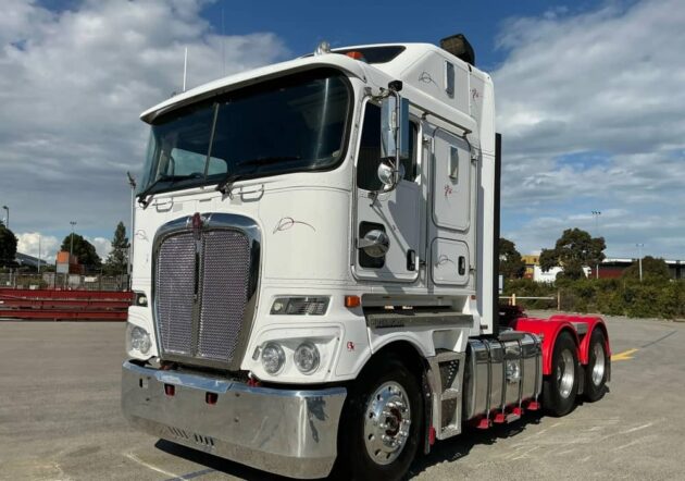 *Wrecking** 2014 Kenworth K200 Series - Image 4