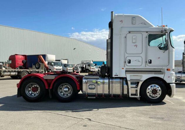 *Wrecking** 2014 Kenworth K200 Series - Image 6