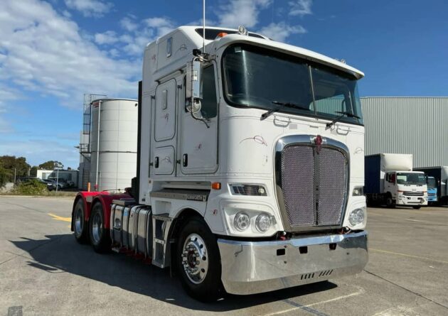 *Wrecking** 2014 Kenworth K200 Series