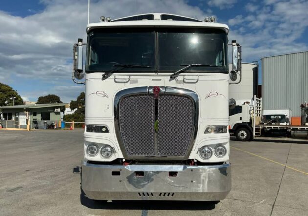 *Wrecking** 2014 Kenworth K200 Series - Image 3