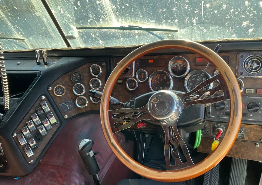 **Wrecking** 2000 Kenworth K104 - Image 30