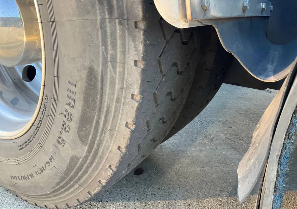 **Wrecking** 2000 Kenworth K104 - Image 25