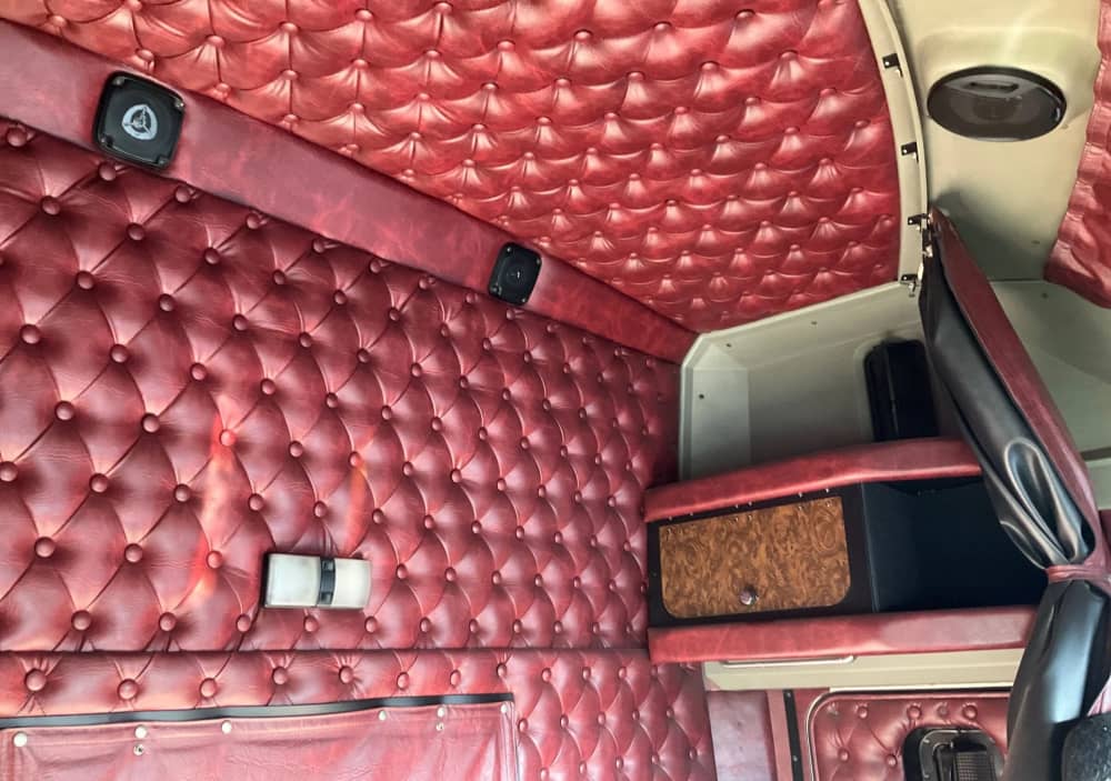 **Wrecking** 2000 Kenworth K104 - Image 28