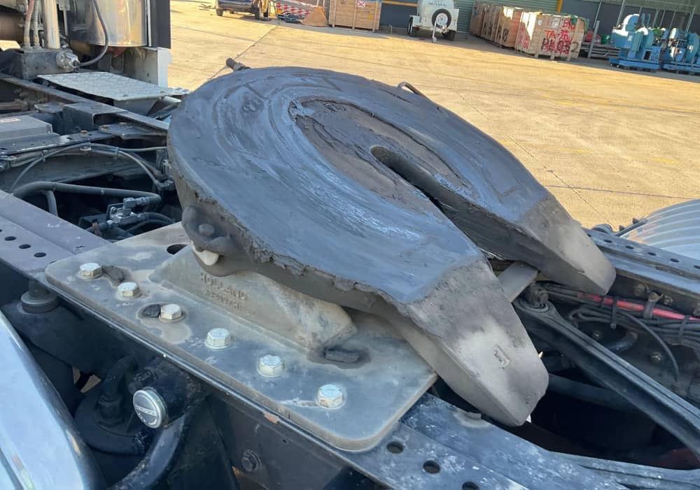 **Wrecking** 2000 Kenworth K104 - Image 22