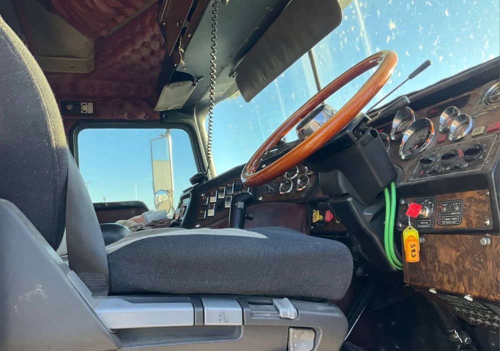 **Wrecking** 2000 Kenworth K104 - Image 14