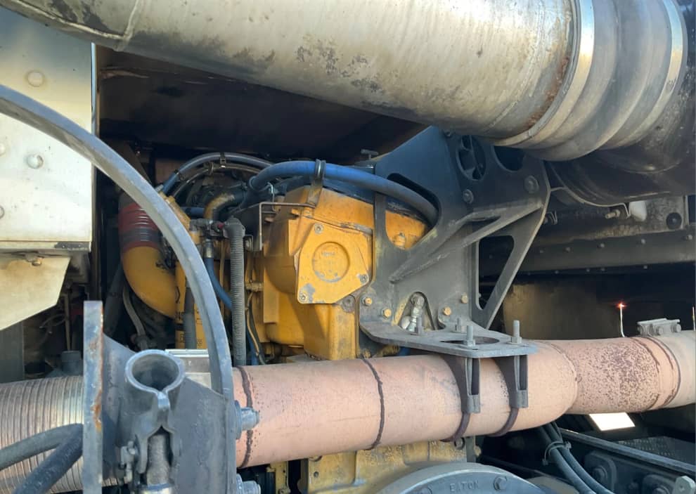 **Wrecking** 2000 Kenworth K104 - Image 13