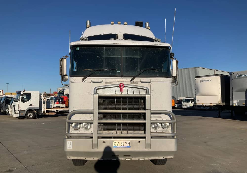 **Wrecking** 2000 Kenworth K104