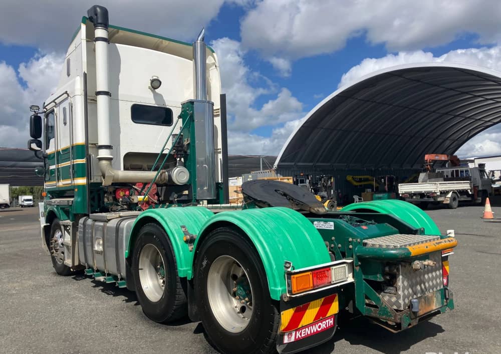 *Wrecking** 2016 Kenworth K200 Series - Image 3