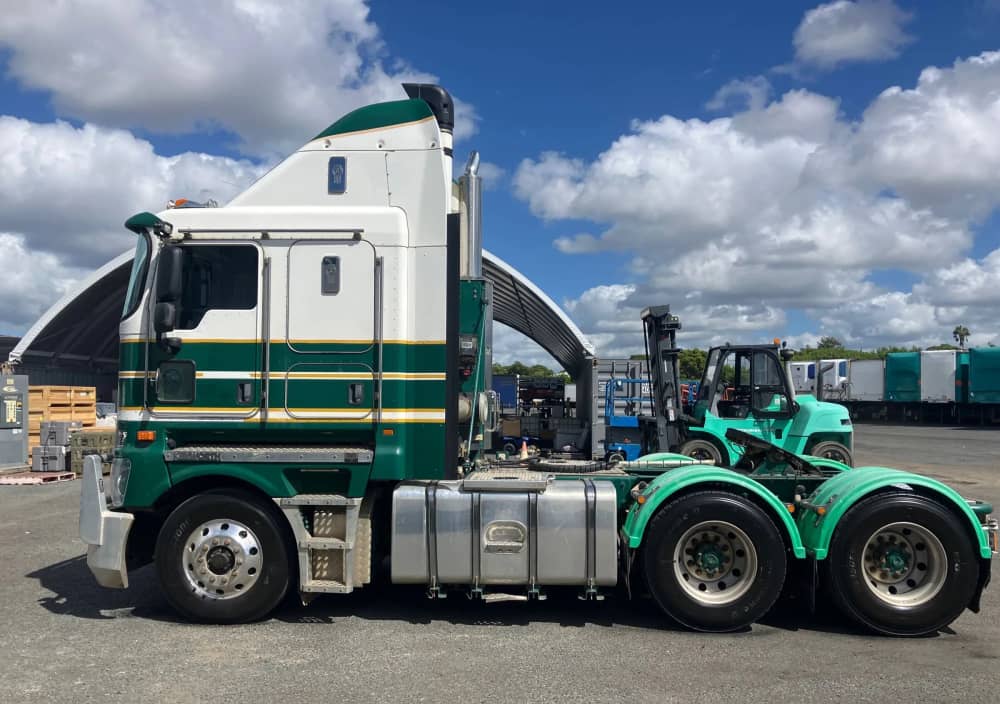 *Wrecking** 2016 Kenworth K200 Series - Image 4