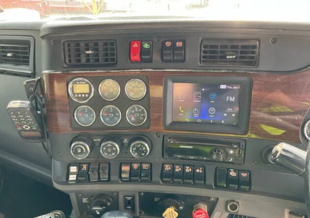 **Wrecking** 2017 Kenworth T610SAR - Image 18