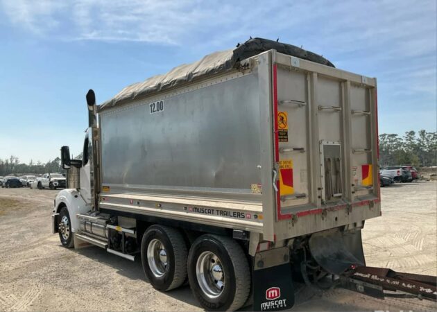 **Wrecking** 2017 Kenworth T610SAR - Image 6