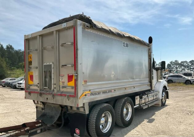 **Wrecking** 2017 Kenworth T610SAR - Image 8