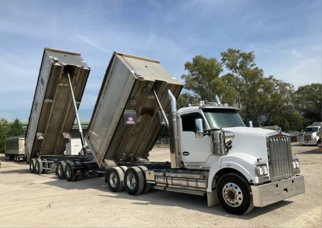 **Wrecking** 2017 Kenworth T610SAR - Image 3