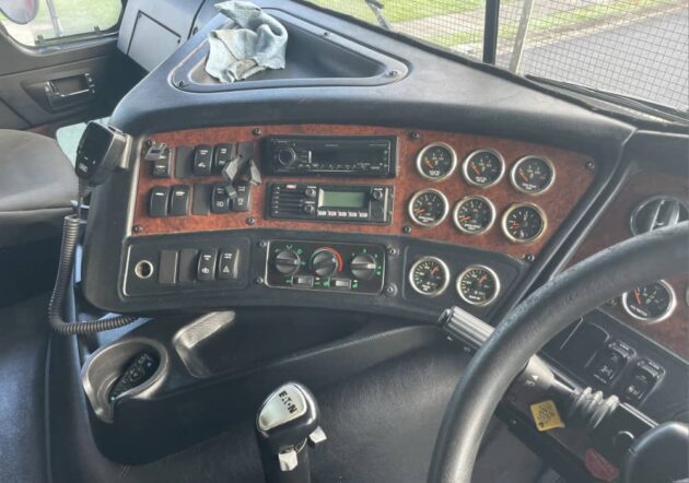 **Wrecking** 2016 Kenworth K200 Aerodyne - Image 16