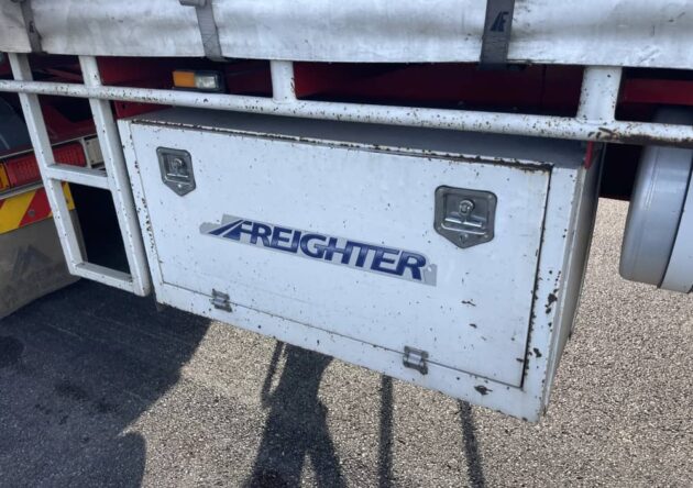 **Wrecking** 2016 Kenworth K200 Aerodyne - Image 8