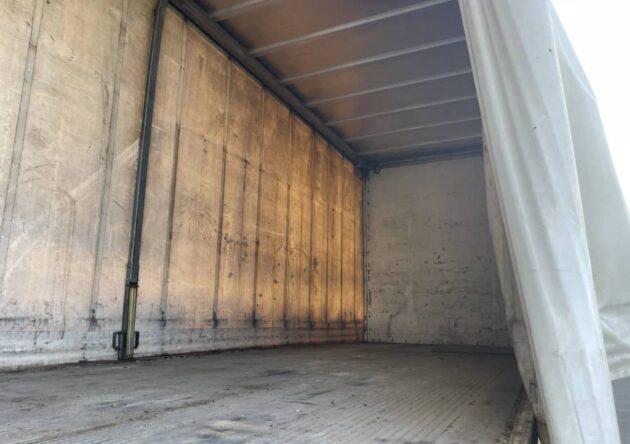 **Wrecking** 2016 Kenworth K200 Aerodyne - Image 9