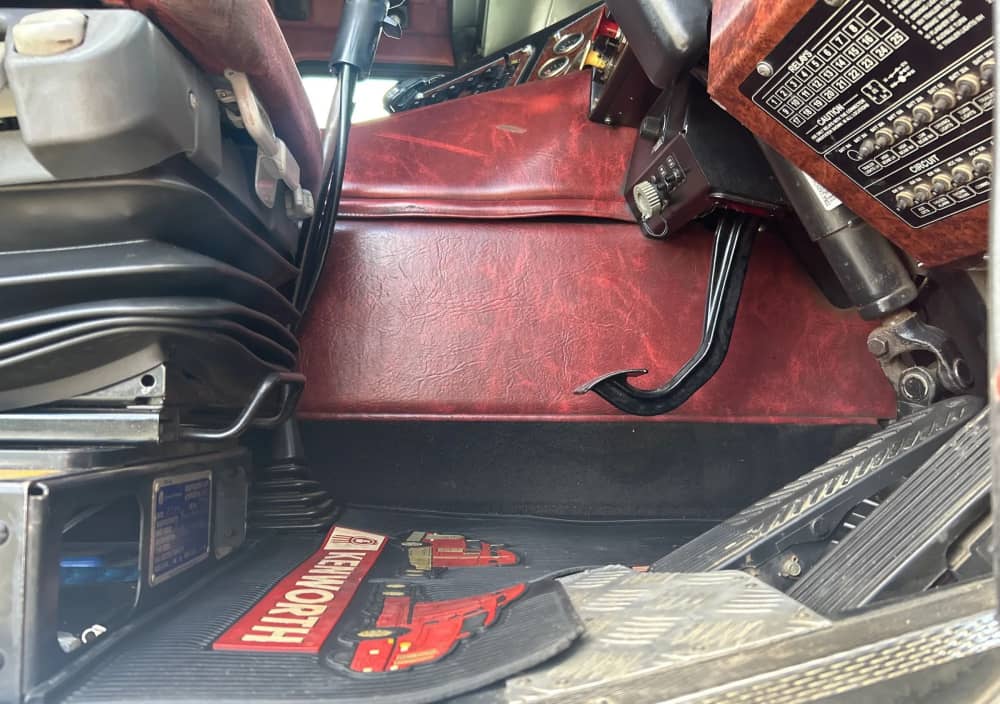 **Wrecking** 2008 Kenworth K108 - Image 27