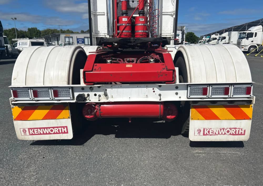 **Wrecking** 2008 Kenworth K108 - Image 18