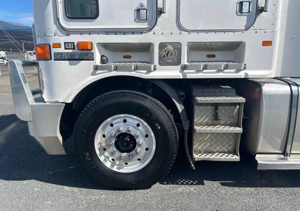 **Wrecking** 2008 Kenworth K108 - Image 16