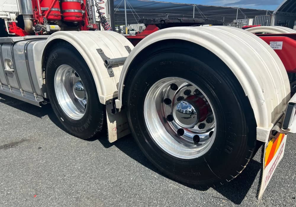 **Wrecking** 2008 Kenworth K108 - Image 11