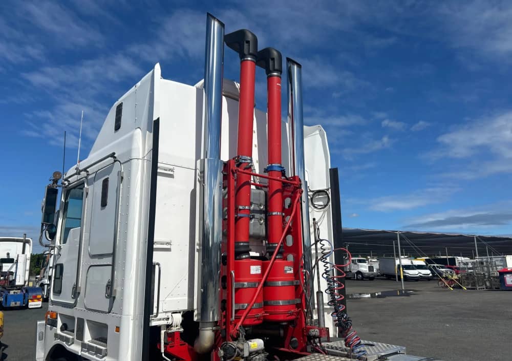 **Wrecking** 2008 Kenworth K108 - Image 12