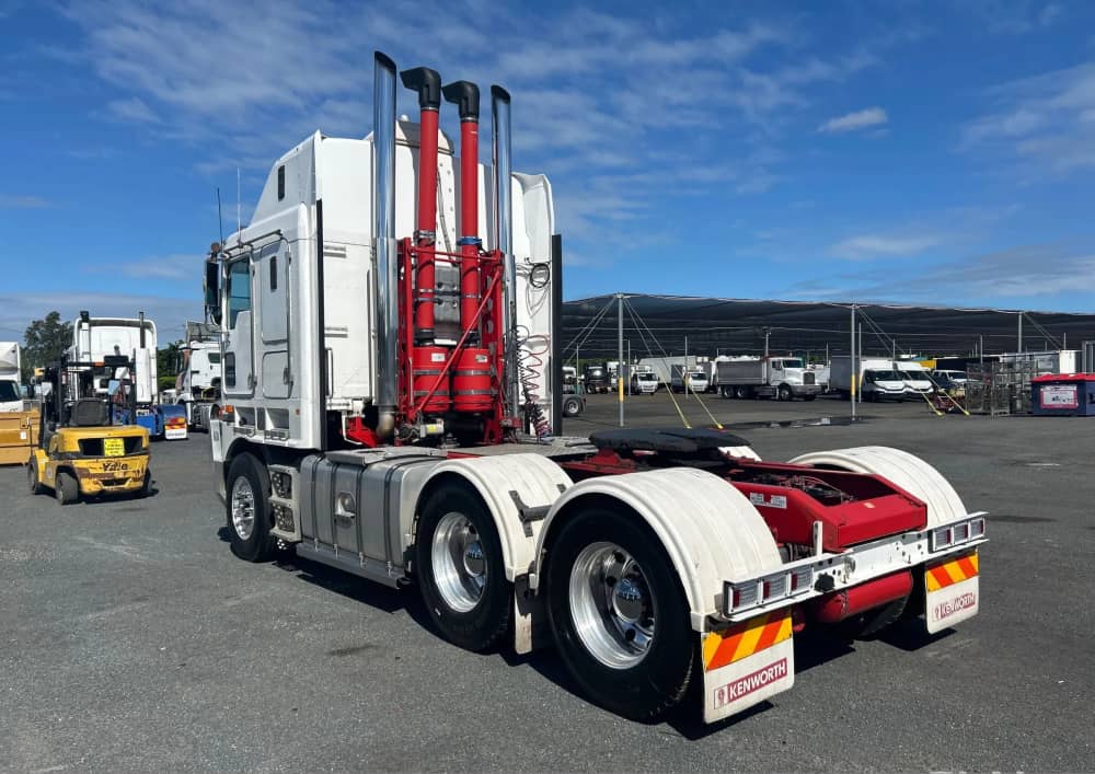 **Wrecking** 2008 Kenworth K108 - Image 6