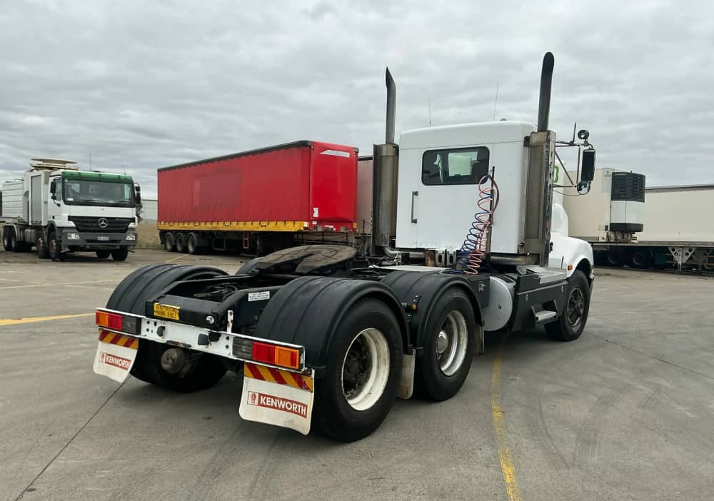 **Wrecking** 2006 Kenworth T404 - Image 30