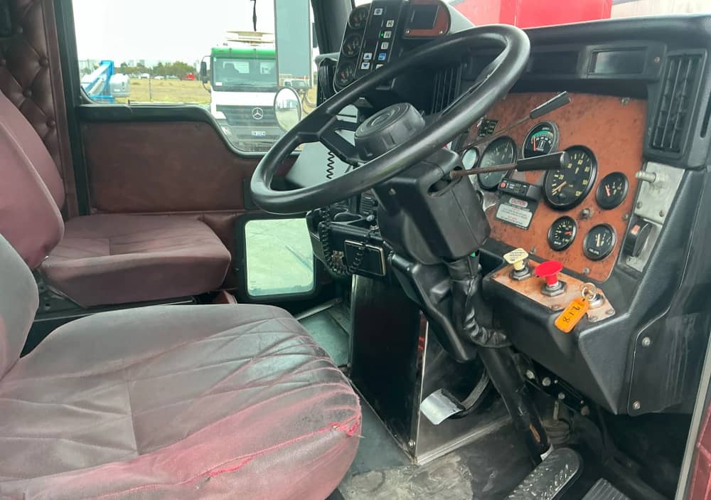 **Wrecking** 2006 Kenworth T404 - Image 25