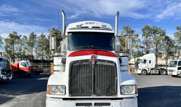 **Wrecking** 2010 Kenworth T402