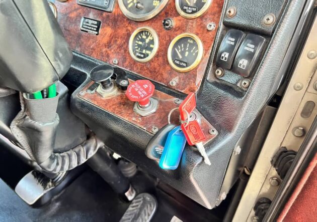 **Wrecking** 2010 Kenworth T402 - Image 27