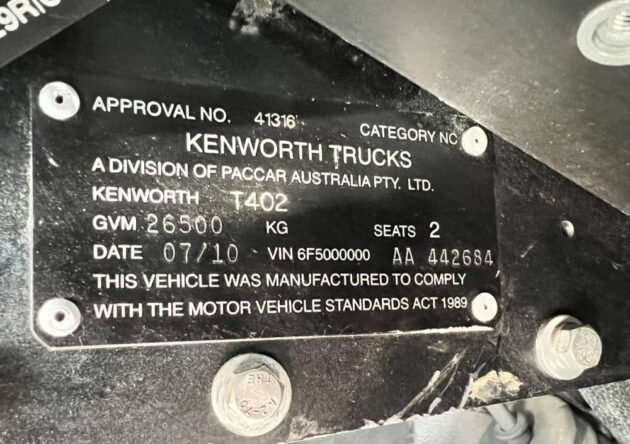 **Wrecking** 2010 Kenworth T402 - Image 20