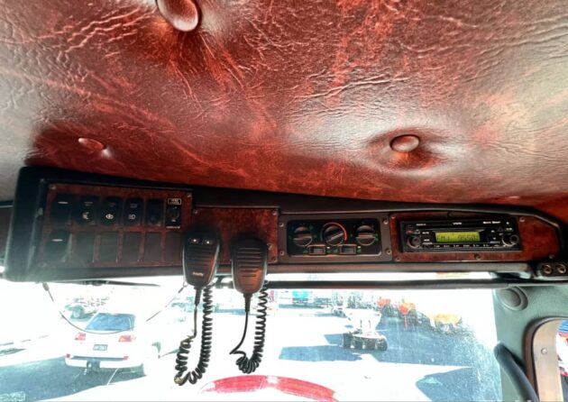 **Wrecking** 2010 Kenworth T402 - Image 16