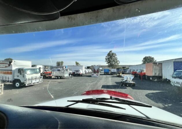 **Wrecking** 2010 Kenworth T402 - Image 6