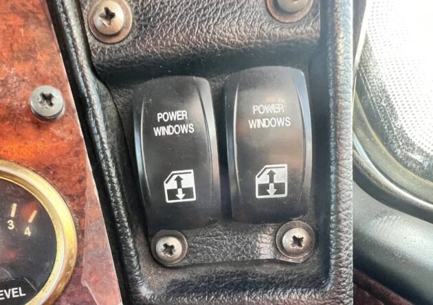 **Wrecking** 2010 Kenworth T402 - Image 5