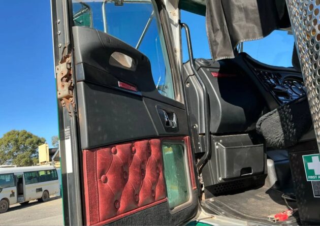 **Wrecking** 2016 Kenworth T409 - Image 29