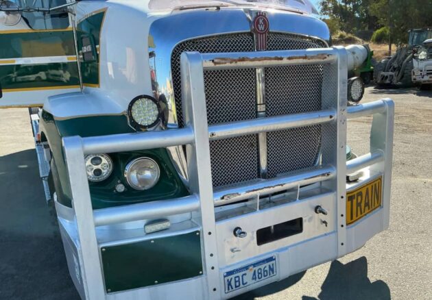 **Wrecking** 2016 Kenworth T409 - Image 24
