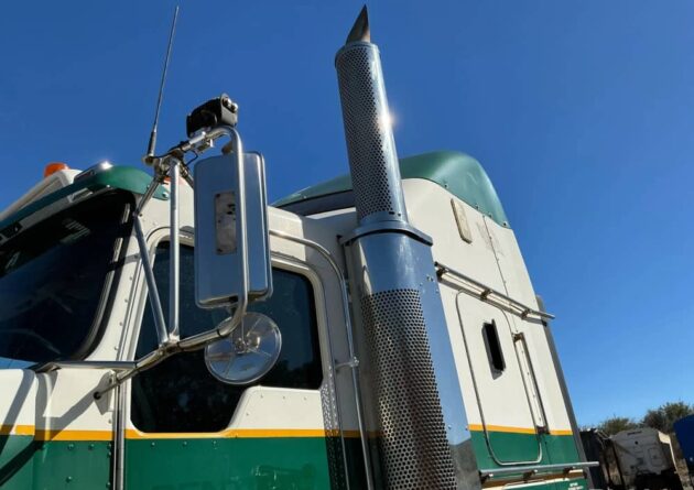 **Wrecking** 2016 Kenworth T409 - Image 22