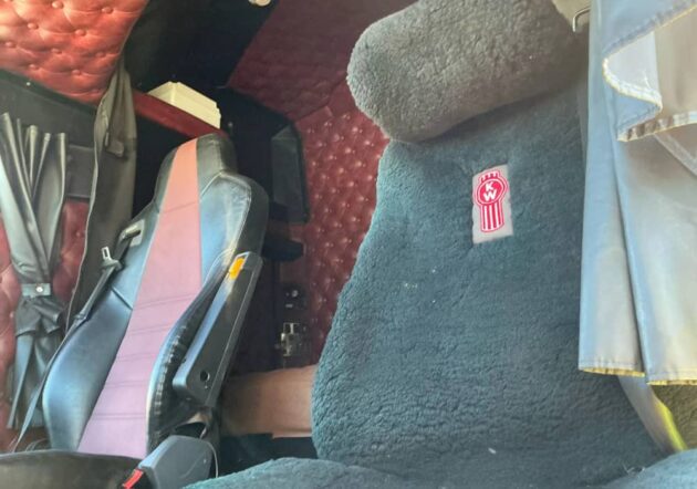 **Wrecking** 2016 Kenworth T409 - Image 7