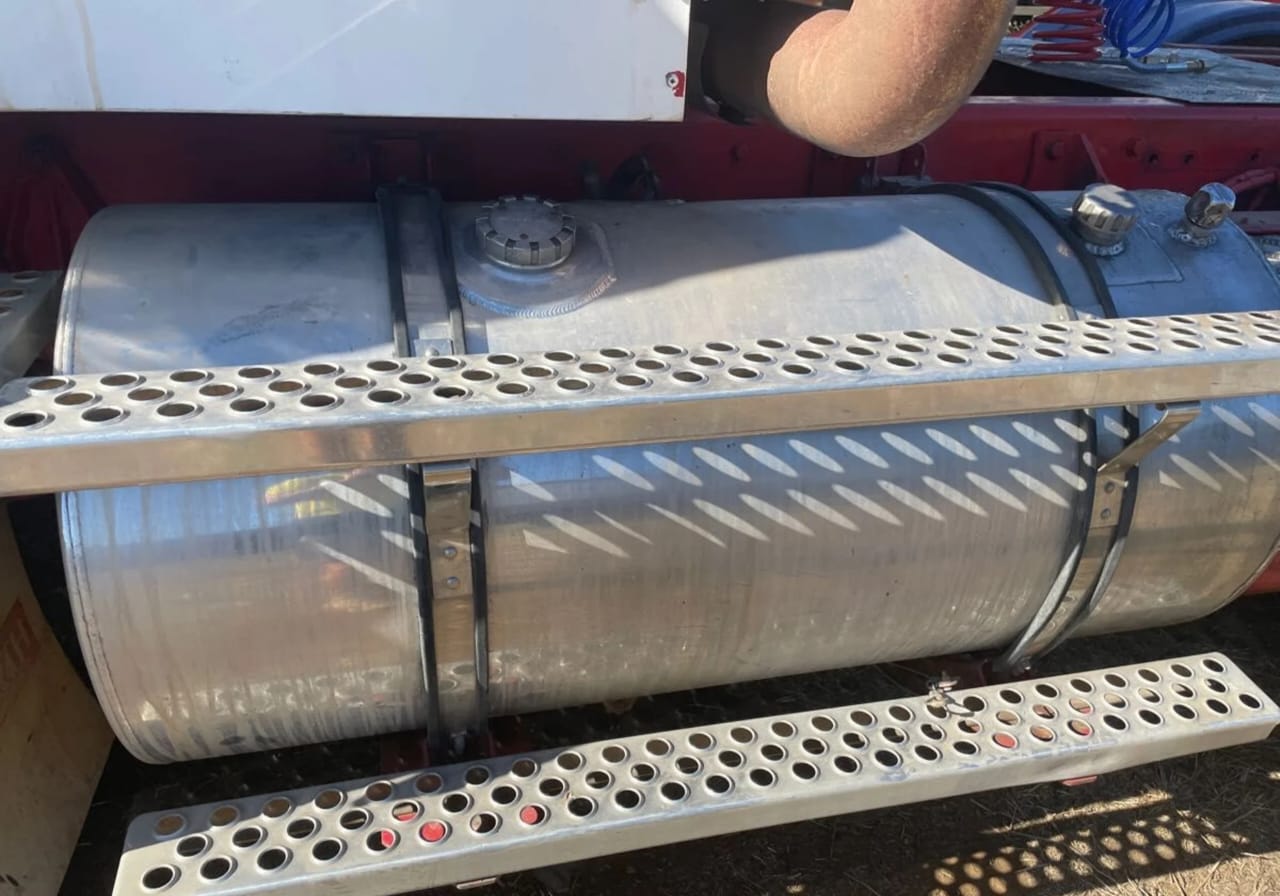 **Wrecking** 2002 Kenworth T401 - Image 26