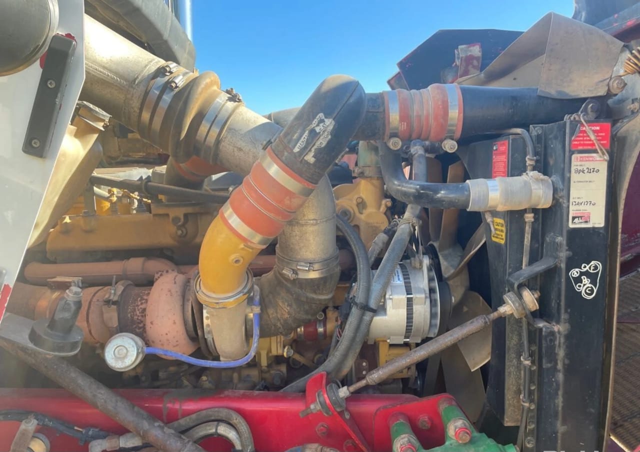 **Wrecking** 2002 Kenworth T401 - Image 22