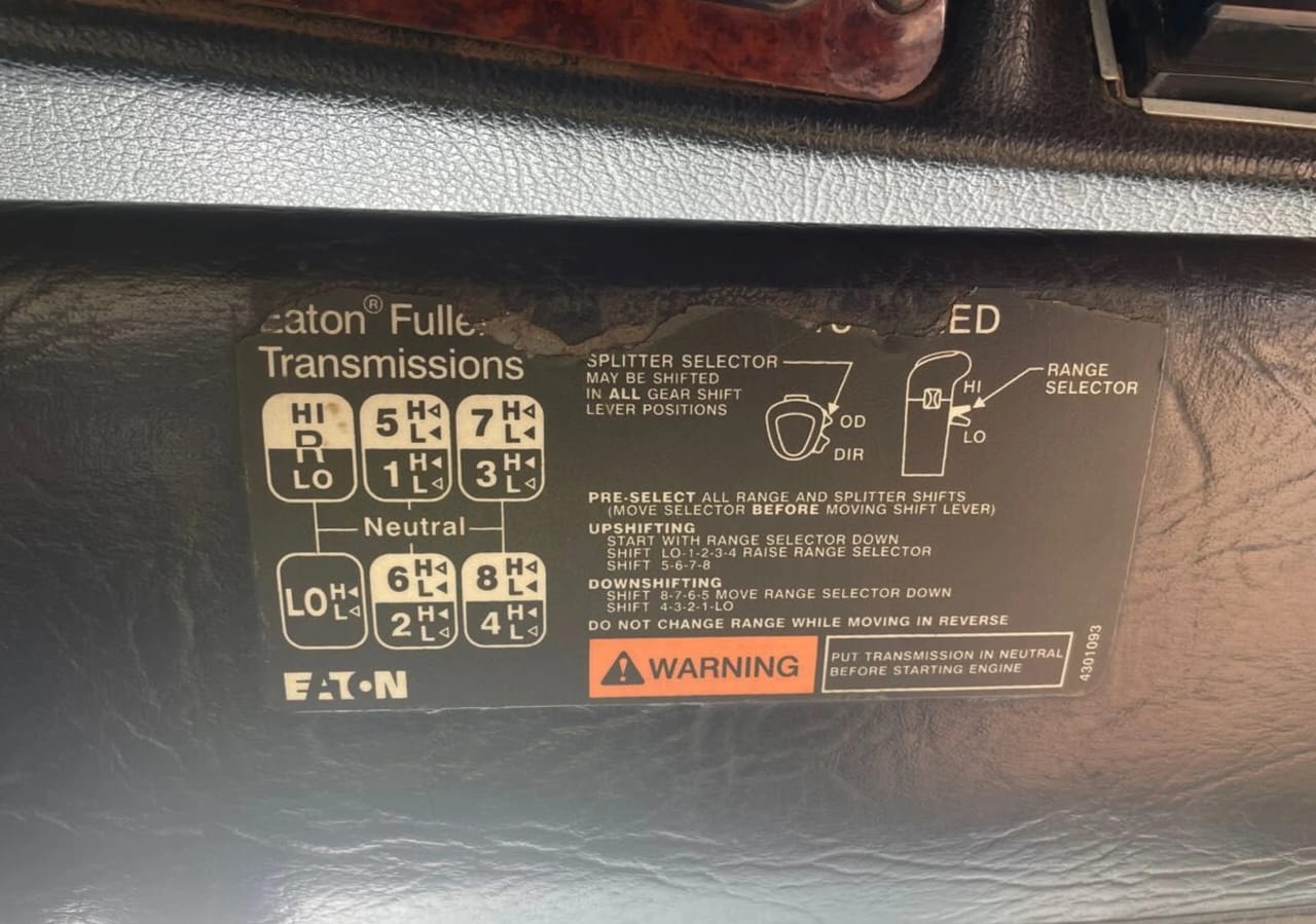 **Wrecking** 2002 Kenworth T401 - Image 18