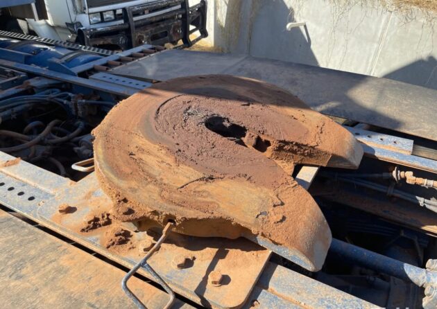 **Wrecking** 2012 Kenworth T659 - Image 9