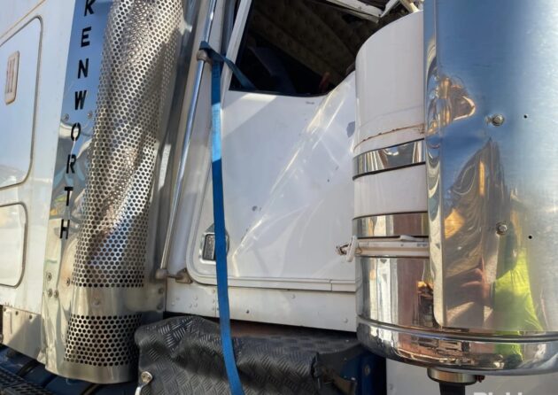 **Wrecking** 2012 Kenworth T659 - Image 6