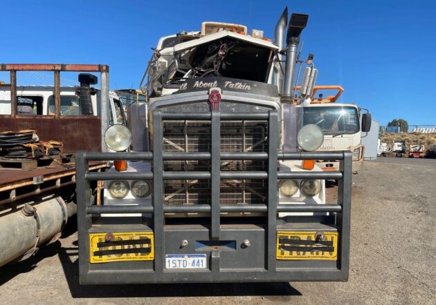**Wrecking** 2012 Kenworth T659 - Image 8